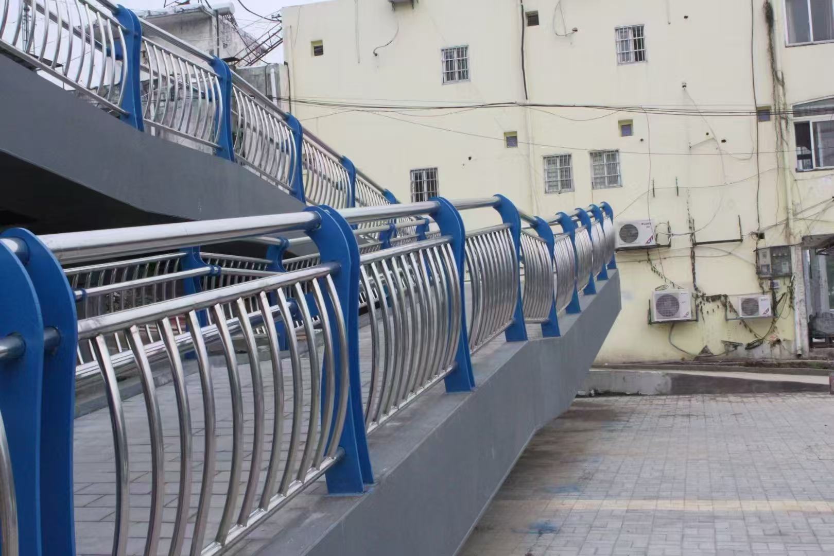 不銹鋼復(fù)合管護欄